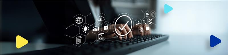 H manos de un ejecutivo sobre un teclado con imágenes digitales de ciberseguridad