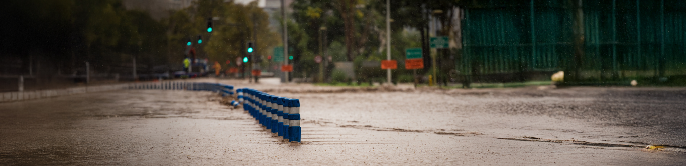 Miniatura Cp Lluvia Verano 1366x332 Calle de Santiago de Chile inundada por las lluvias