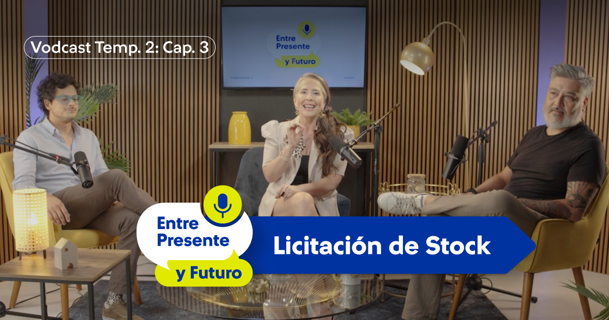 Conductora y panelistas en estudio de AFP Capital